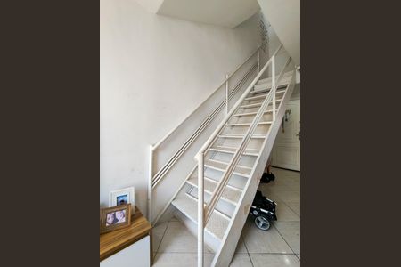 Apartamento à venda com 135m², 2 quartos e 2 vagasEscada