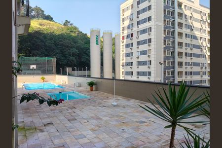 Apartamento à venda com 135m², 2 quartos e 2 vagasÁrea comum - Piscina