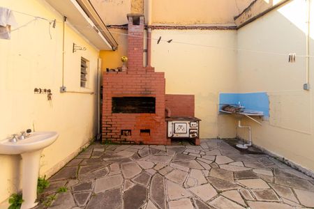 Área externa de casa à venda com 2 quartos, 125m² em Santo Antônio, Porto Alegre