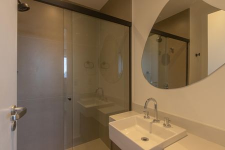 Banheiro de kitnet/studio para alugar com 1 quarto, 46m² em Vila Olímpia, São Paulo