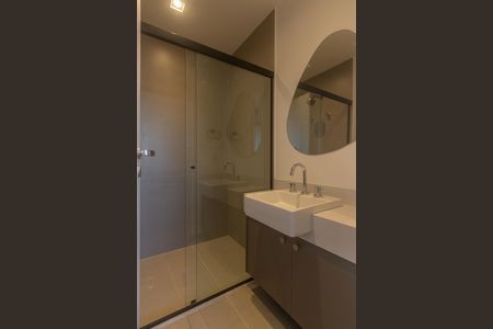 Banheiro de kitnet/studio para alugar com 1 quarto, 46m² em Vila Olímpia, São Paulo