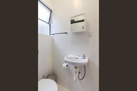 Banheiro de kitnet/studio à venda com 1 quarto, 34m² em Centro Histórico, Porto Alegre