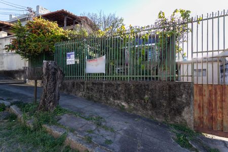 Fachada de casa à venda com 3 quartos, 420m² em Minas Brasil, Belo Horizonte