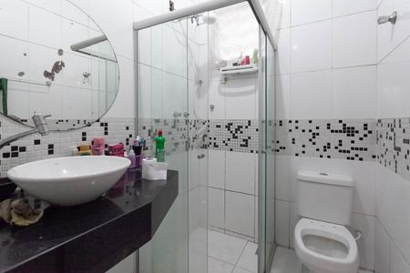 Banheiro social de casa à venda com 3 quartos, 420m² em Minas Brasil, Belo Horizonte