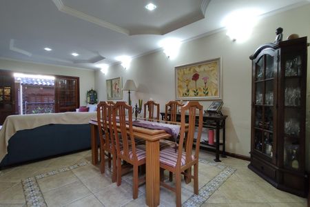 Casa de condomínio à venda com 300m², 3 quartos e 2 vagas Casa de condomínio à venda com 300m², 3 quartos e 2 vagasSala