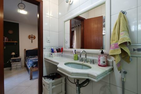 Casa de condomínio à venda com 300m², 3 quartos e 2 vagas Casa de condomínio à venda com 300m², 3 quartos e 2 vagasBanheiro da Suíte 2