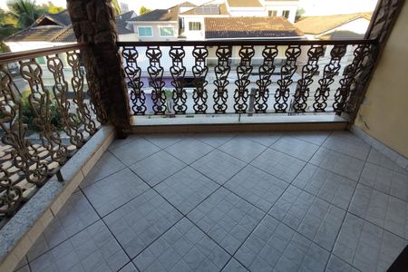 Casa de condomínio à venda com 300m², 3 quartos e 2 vagas Casa de condomínio à venda com 300m², 3 quartos e 2 vagasVaranda
