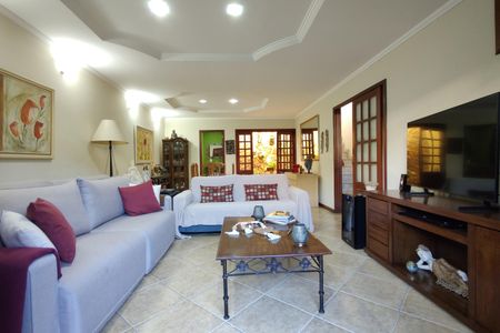 Casa de condomínio à venda com 300m², 3 quartos e 2 vagas Casa de condomínio à venda com 300m², 3 quartos e 2 vagasSala
