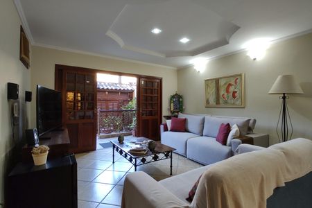 Casa de condomínio à venda com 300m², 3 quartos e 2 vagas Casa de condomínio à venda com 300m², 3 quartos e 2 vagasSala