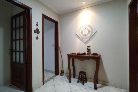 Casa de condomínio à venda com 300m², 3 quartos e 2 vagas Casa de condomínio à venda com 300m², 3 quartos e 2 vagasHall social