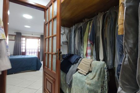 Casa de condomínio à venda com 300m², 3 quartos e 2 vagas Casa de condomínio à venda com 300m², 3 quartos e 2 vagasBanheiro da Suíte