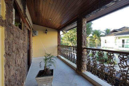 Casa de condomínio à venda com 300m², 3 quartos e 2 vagas Casa de condomínio à venda com 300m², 3 quartos e 2 vagasVaranda