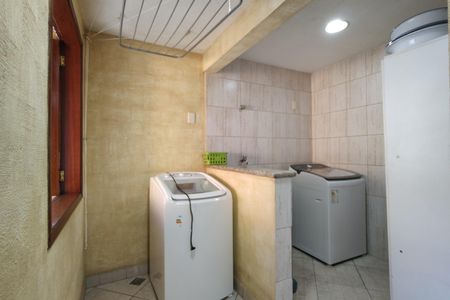 Casa de condomínio à venda com 300m², 3 quartos e 2 vagas Casa de condomínio à venda com 300m², 3 quartos e 2 vagasLavanderia