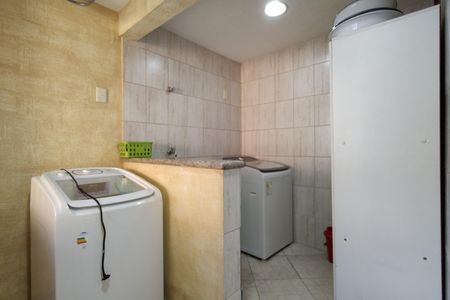 Casa de condomínio à venda com 300m², 3 quartos e 2 vagas Casa de condomínio à venda com 300m², 3 quartos e 2 vagasLavanderia