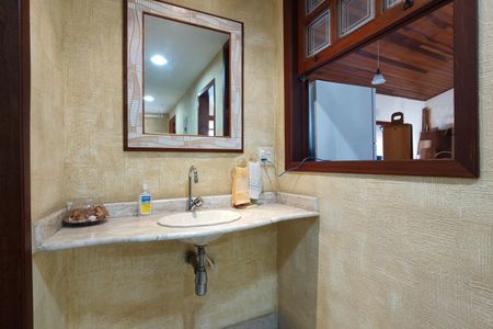 Casa de condomínio à venda com 300m², 3 quartos e 2 vagas Casa de condomínio à venda com 300m², 3 quartos e 2 vagasBanheiro Social