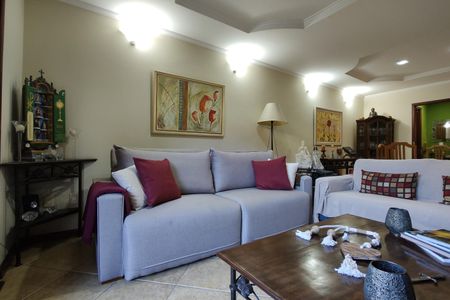Casa de condomínio à venda com 300m², 3 quartos e 2 vagas Casa de condomínio à venda com 300m², 3 quartos e 2 vagasSala
