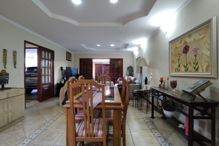 Casa de condomínio à venda com 300m², 3 quartos e 2 vagas Casa de condomínio à venda com 300m², 3 quartos e 2 vagasSala