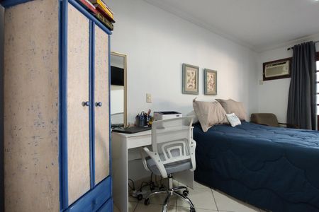 Casa de condomínio à venda com 300m², 3 quartos e 2 vagas Casa de condomínio à venda com 300m², 3 quartos e 2 vagasQuarto 1 - Suíte