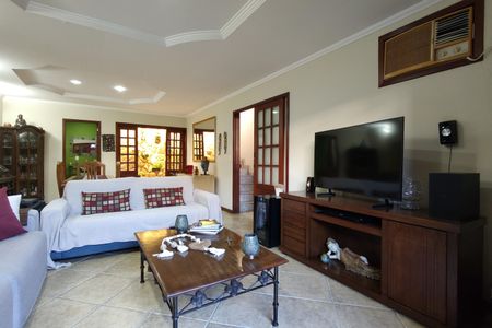 Casa de condomínio à venda com 300m², 3 quartos e 2 vagas Casa de condomínio à venda com 300m², 3 quartos e 2 vagasSala