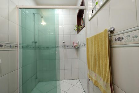 Casa de condomínio à venda com 300m², 3 quartos e 2 vagas Casa de condomínio à venda com 300m², 3 quartos e 2 vagasBanheiro da Suíte 2