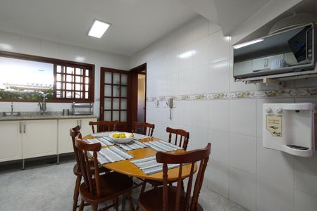 Casa de condomínio à venda com 300m², 3 quartos e 2 vagas Casa de condomínio à venda com 300m², 3 quartos e 2 vagasCozinha - Armários