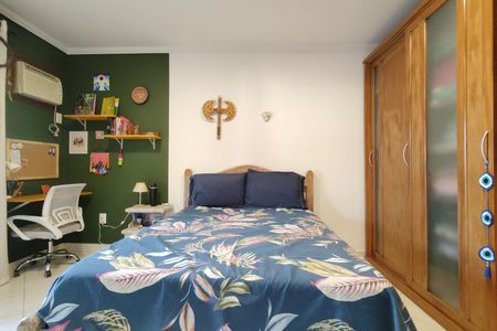 Casa de condomínio à venda com 300m², 3 quartos e 2 vagas Casa de condomínio à venda com 300m², 3 quartos e 2 vagasQuarto 2 - Suíte