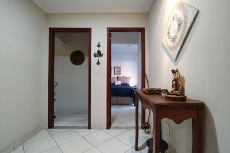 Casa de condomínio à venda com 300m², 3 quartos e 2 vagas Casa de condomínio à venda com 300m², 3 quartos e 2 vagasHall social