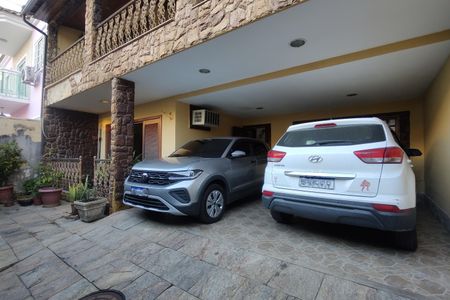 Garagem de casa de condomínio à venda com 3 quartos, 300m² em Taquara, Rio de Janeiro