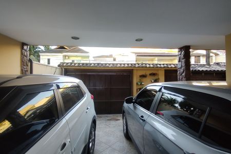 Garagem de casa de condomínio à venda com 3 quartos, 300m² em Taquara, Rio de Janeiro