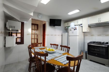 Casa de condomínio à venda com 300m², 3 quartos e 2 vagas Casa de condomínio à venda com 300m², 3 quartos e 2 vagasCozinha - Armários