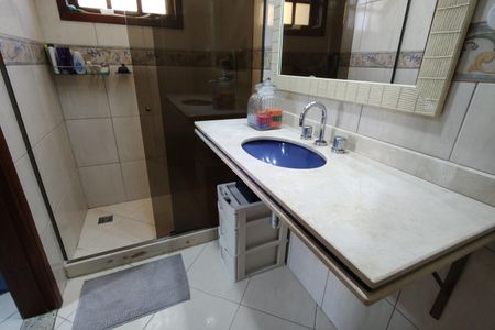 Casa de condomínio à venda com 300m², 3 quartos e 2 vagas Casa de condomínio à venda com 300m², 3 quartos e 2 vagasBanheiro da Suíte