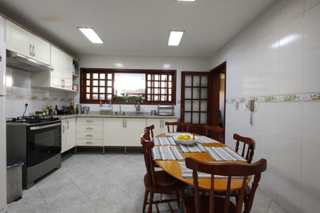 Casa de condomínio à venda com 300m², 3 quartos e 2 vagas Casa de condomínio à venda com 300m², 3 quartos e 2 vagasCozinha - Armários