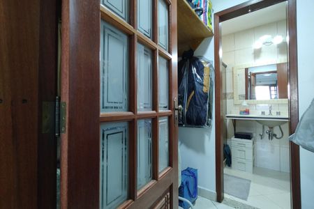 Casa de condomínio à venda com 300m², 3 quartos e 2 vagas Casa de condomínio à venda com 300m², 3 quartos e 2 vagasBanheiro da Suíte