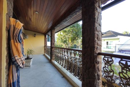 Casa de condomínio à venda com 300m², 3 quartos e 2 vagas Casa de condomínio à venda com 300m², 3 quartos e 2 vagasVaranda