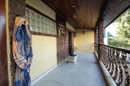Casa de condomínio à venda com 300m², 3 quartos e 2 vagas Casa de condomínio à venda com 300m², 3 quartos e 2 vagasVaranda