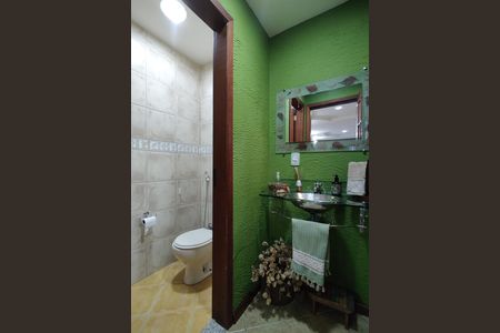 Casa de condomínio à venda com 300m², 3 quartos e 2 vagasLavabo
