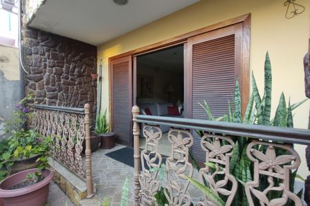 Casa de condomínio à venda com 300m², 3 quartos e 2 vagas Casa de condomínio à venda com 300m², 3 quartos e 2 vagasVaranda