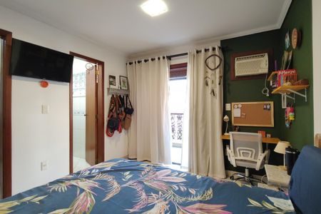 Casa de condomínio à venda com 300m², 3 quartos e 2 vagas Casa de condomínio à venda com 300m², 3 quartos e 2 vagasQuarto 2 - Suíte