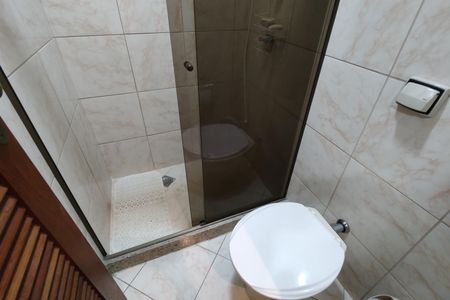 Casa de condomínio à venda com 300m², 3 quartos e 2 vagas Casa de condomínio à venda com 300m², 3 quartos e 2 vagasBanheiro Social