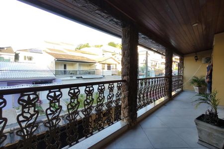Casa de condomínio à venda com 300m², 3 quartos e 2 vagas Casa de condomínio à venda com 300m², 3 quartos e 2 vagasVaranda