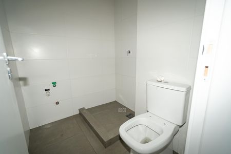 Banheiro de serviço de apartamento à venda com 3 quartos, 176m² em Boa Vista, Porto Alegre