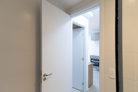 Banheiro  de apartamento para alugar com 1 quarto, 30m² em Vila Gustavo, São Paulo
