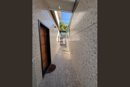 Casa à venda com 59m², 2 quartos e 2 vagas Casa à venda com 59m², 2 quartos e 2 vagasCorredor de acesso