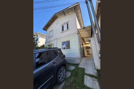 Casa à venda com 59m², 2 quartos e 2 vagas Casa à venda com 59m², 2 quartos e 2 vagasFachada