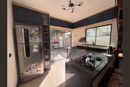 Casa à venda com 59m², 2 quartos e 2 vagas Casa à venda com 59m², 2 quartos e 2 vagasCozinha