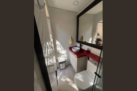 Banheiro área churrasqueira  de casa à venda com 2 quartos, 59m² em Jardim California, Barueri