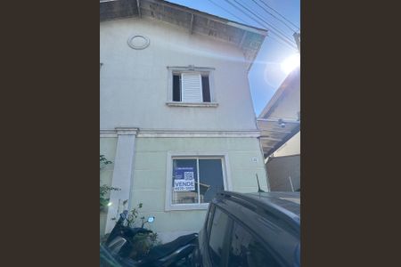 Casa à venda com 59m², 2 quartos e 2 vagas Casa à venda com 59m², 2 quartos e 2 vagasFachada