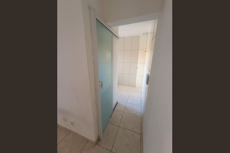 Corredor de kitnet/studio para alugar com 1 quarto, 30m² em Extensão Serramar, Rio das Ostras