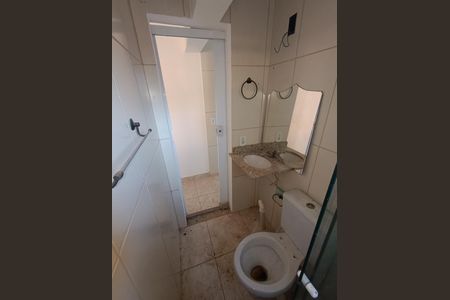 Banheiro de kitnet/studio para alugar com 1 quarto, 30m² em Extensão Serramar, Rio das Ostras