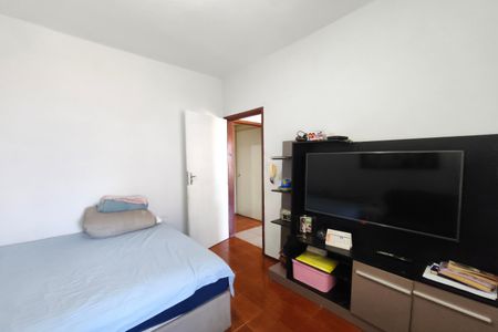 Casa à venda com 239m², 2 quartos e 2 vagas Casa à venda com 239m², 2 quartos e 2 vagasSala de TV